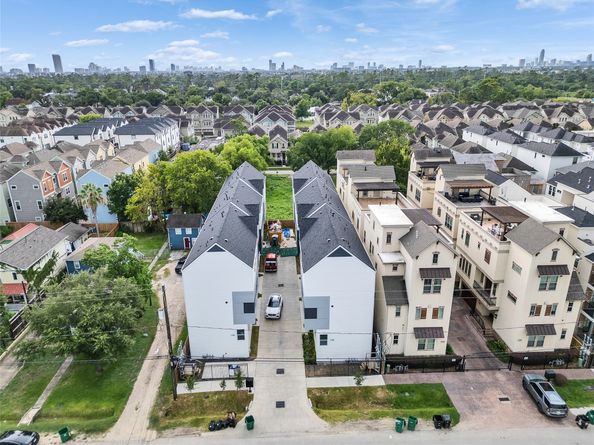 1122 W 16th Street D, Houston TX 77008