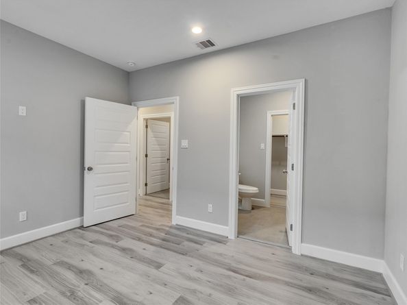 1122 W 16th Street D, Houston TX 77008