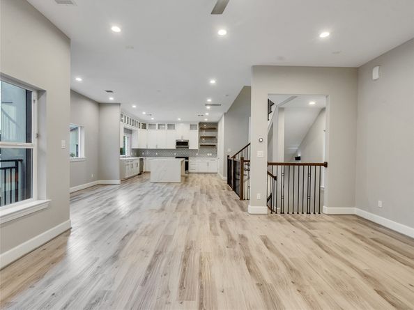 1122 W 16th Street D, Houston TX 77008