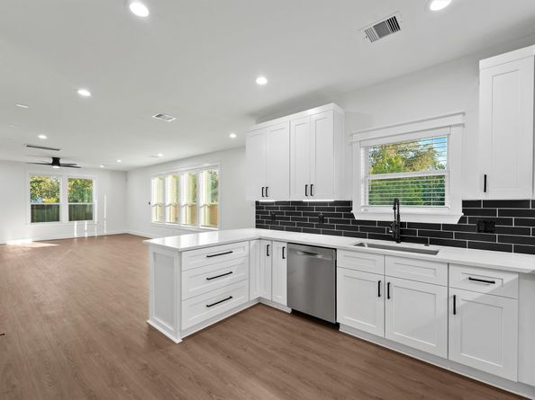 4208 Castor B, Houston TX 77022