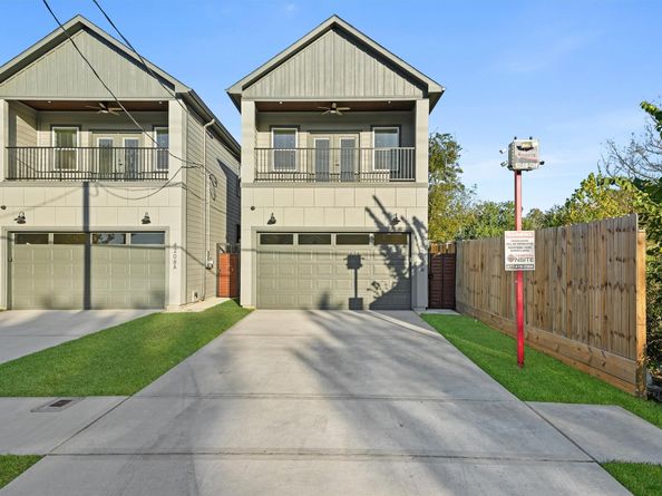 4208 Castor B, Houston TX 77022