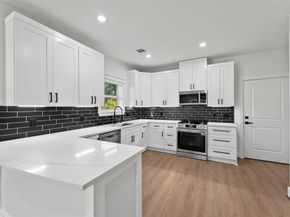 4208 Castor B, Houston TX 77022