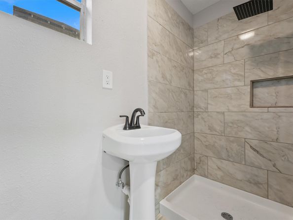 7912 Cypress Street, Houston TX 77012