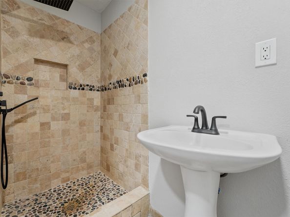 7912 Cypress Street, Houston TX 77012