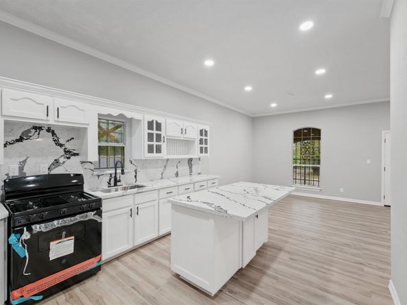 7912 Cypress Street, Houston TX 77012