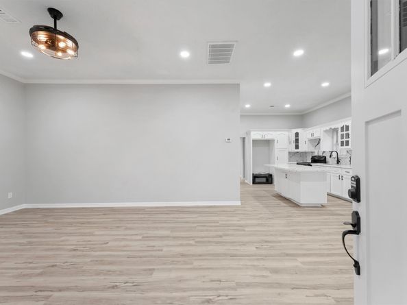 7912 Cypress Street, Houston TX 77012