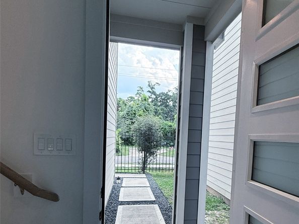 1058 Mansfield Street, Houston TX 77091