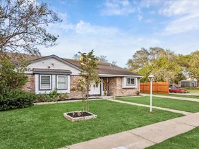 10402 Huntington Point Drive, Houston TX 77099