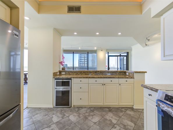 14 Greenway Plaza 12R, Houston TX 77046