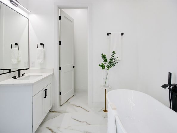 1214 W 24th Street E, Houston TX 77008