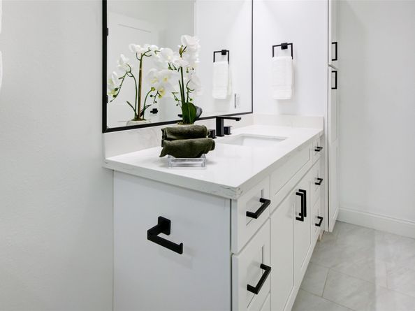 1214 W 24th Street E, Houston TX 77008