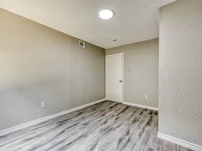 5962 Willow Glen Drive, Houston TX 77033