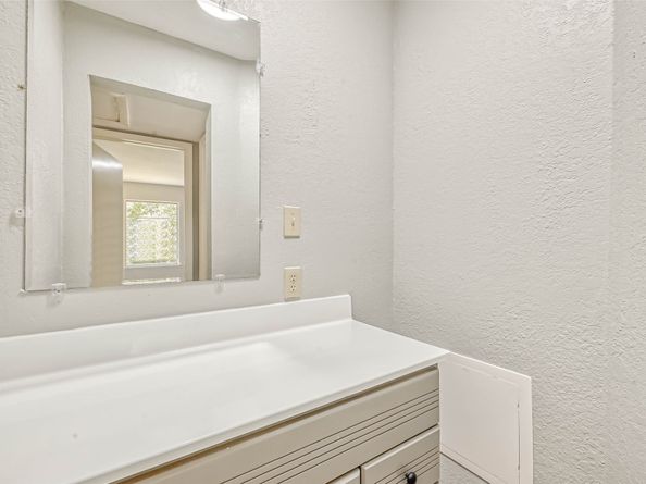 5962 Willow Glen Drive, Houston TX 77033