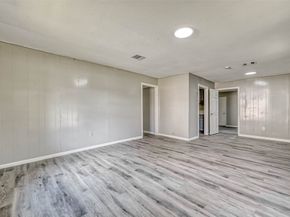 5962 Willow Glen Drive, Houston TX 77033