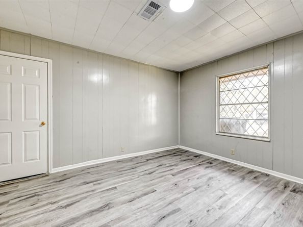 5962 Willow Glen Drive, Houston TX 77033