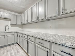 5962 Willow Glen Drive, Houston TX 77033