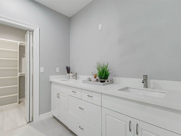 6705 Roanoke St, Houston TX 77028