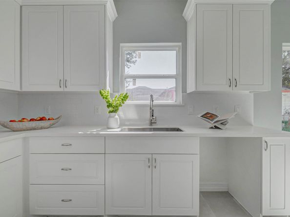 6705 Roanoke St, Houston TX 77028