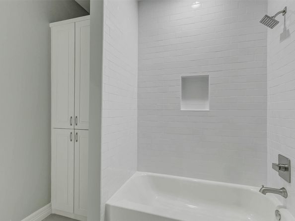 6705 Roanoke St, Houston TX 77028