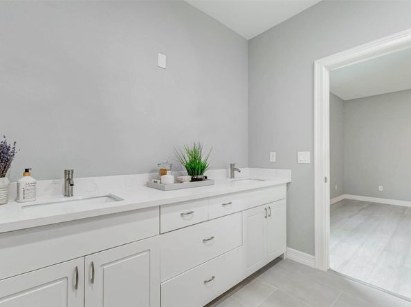 6705 Roanoke St, Houston TX 77028