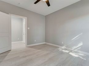 6705 Roanoke St, Houston TX 77028