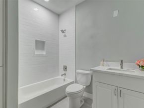 6705 Roanoke St, Houston TX 77028