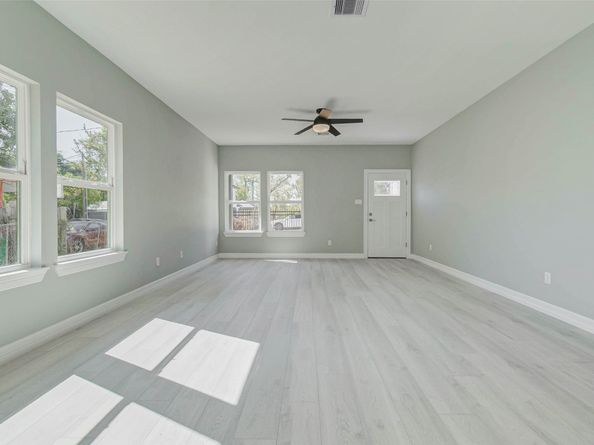 6705 Roanoke St, Houston TX 77028