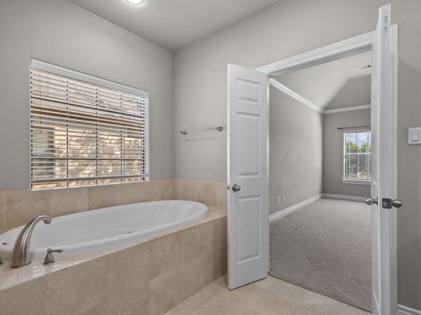 9128 Lakes At 610 Drive, Houston TX 77054