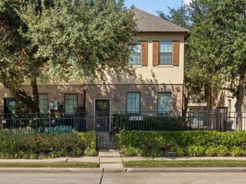 9128 Lakes At 610 Drive