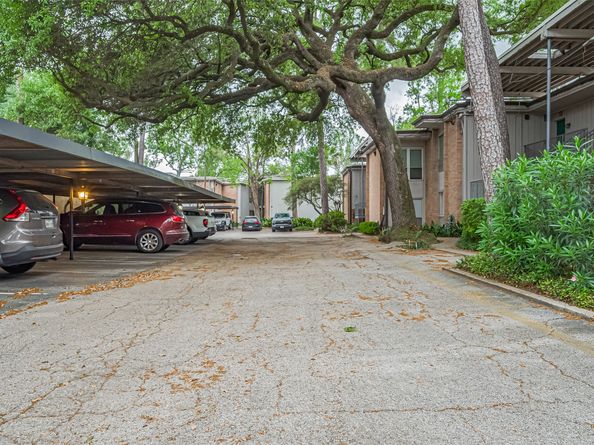 8211 Katy Freeway 19, Houston TX 77024