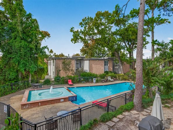 8211 Katy Freeway 19, Houston TX 77024