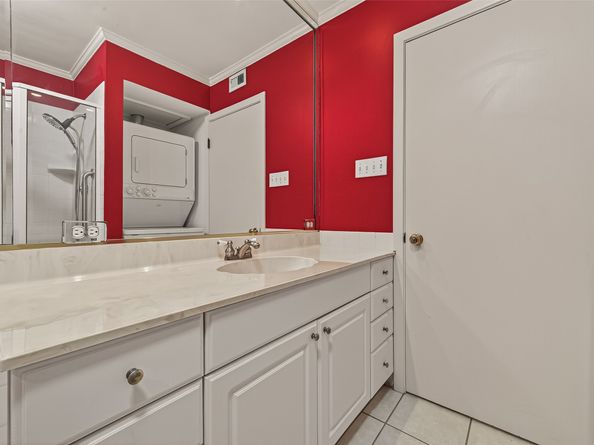 8211 Katy Freeway 19, Houston TX 77024