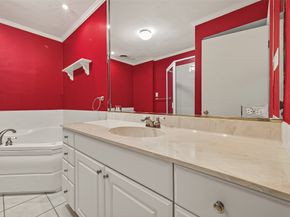 8211 Katy Freeway 19, Houston TX 77024