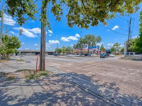8211 Katy Freeway 19, Houston TX 77024