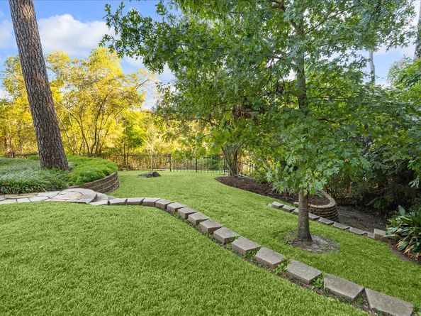 10243 Pineland Drive, Houston TX 77024