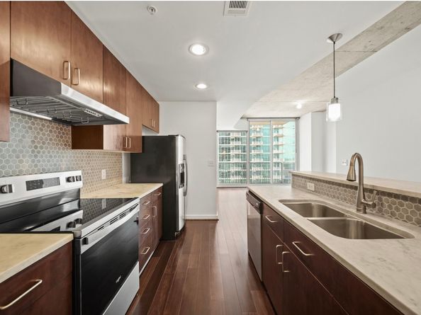 5925 Almeda Road 11508, Houston TX 77004