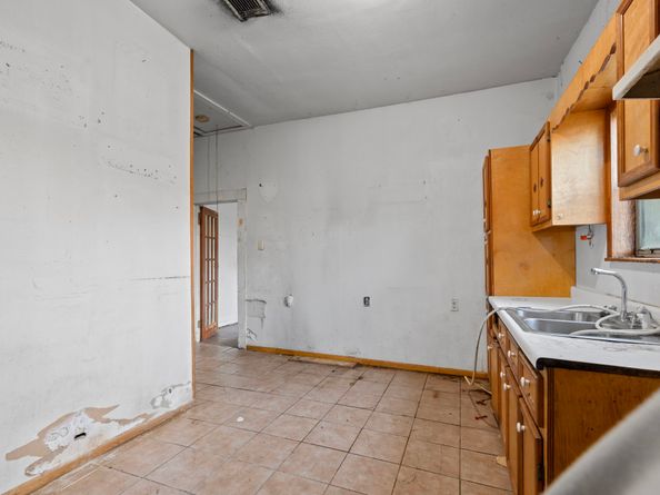 9429 E Avenue H, Houston TX 77012