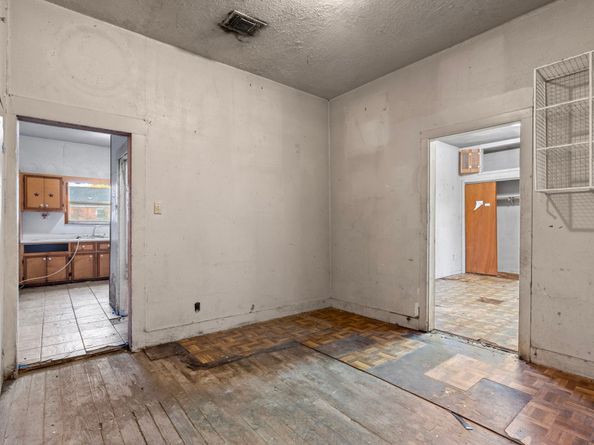 9429 E Avenue H, Houston TX 77012