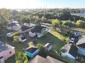 9429 E Avenue H, Houston TX 77012