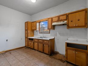 9429 E Avenue H, Houston TX 77012