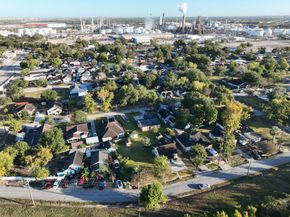 9429 E Avenue H, Houston TX 77012