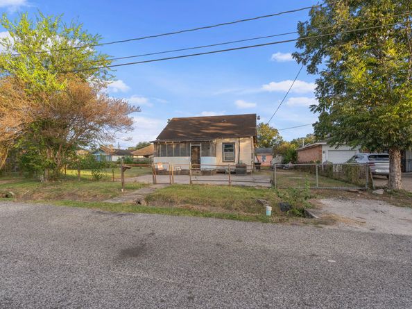 9429 E Avenue H, Houston TX 77012