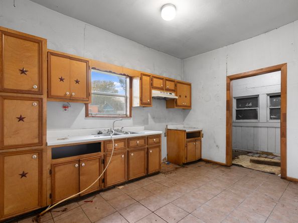 9429 E Avenue H, Houston TX 77012