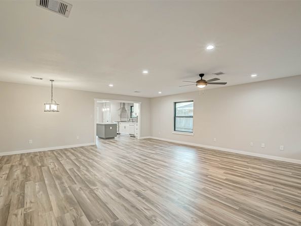 2111 Nina Lee Lane, Houston TX 77018