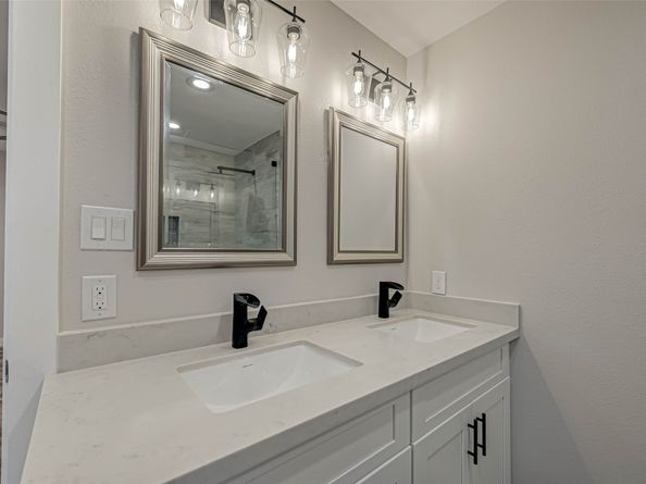 2111 Nina Lee Lane, Houston TX 77018