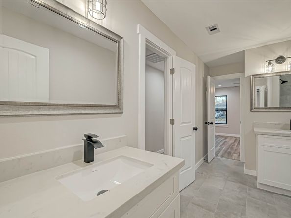 2111 Nina Lee Lane, Houston TX 77018