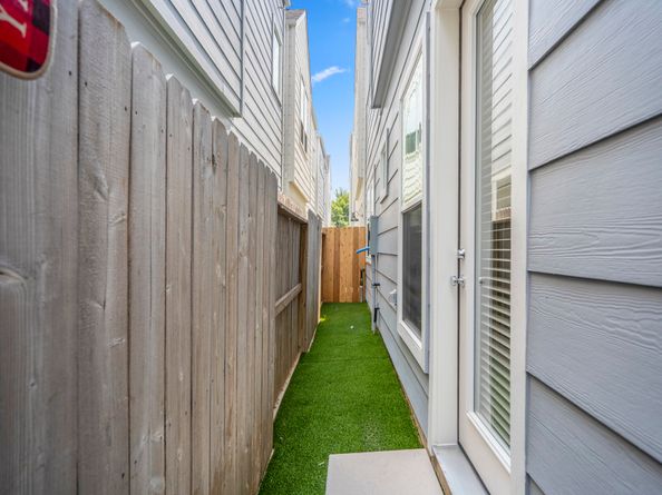 5233 Hillman Street B, Houston TX 77023