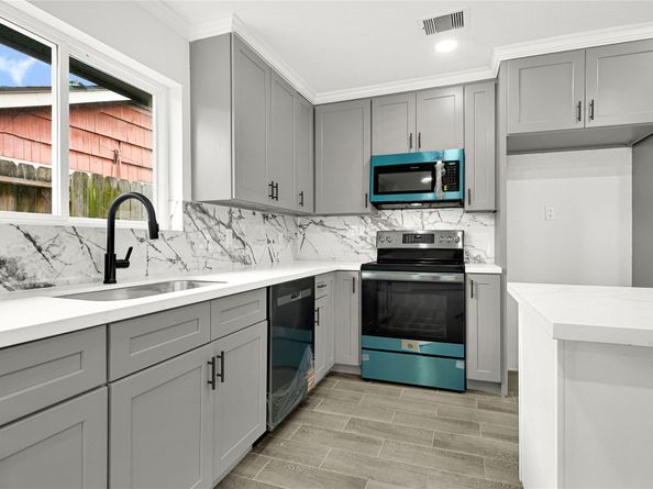 8631 Mcdade Street, Houston TX 77080