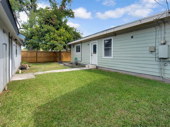 2919 Cochran Street, Houston TX 77009
