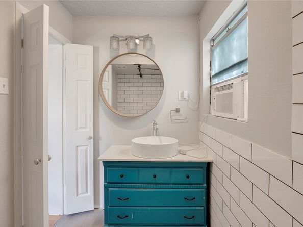 2919 Cochran Street, Houston TX 77009